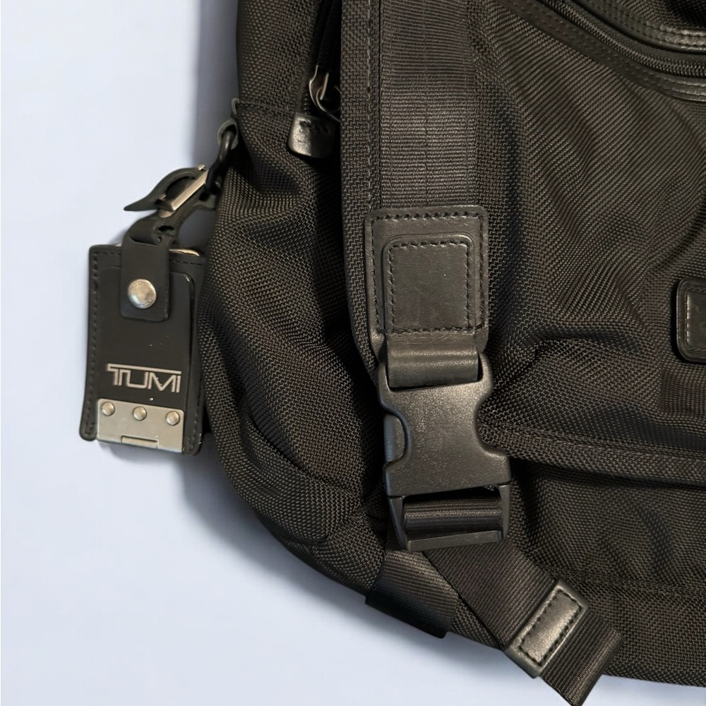 Tumi Alpha Deluxe Portfolio Messenger Bag - Picture 3 of 5